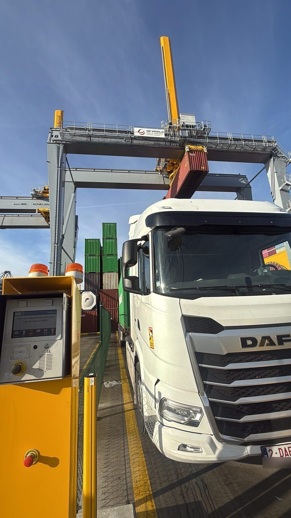 Tracteur DAF de DAVE LOGISTICS au terminal conteneurs